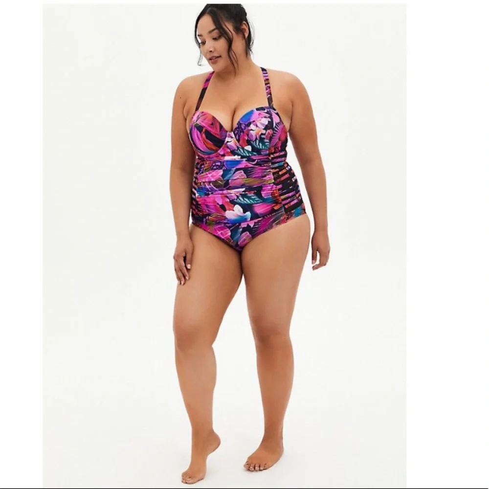 NWT torrid ladder side mesh leaves print swimsuit